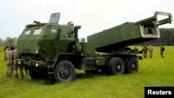 ამერიკული M142 "ჰაიმარსის" სარაკეტო სისტემა სამხედრო წვრთნებზე ლატვიაში. 26 სექტემბერი, 2022 წ.