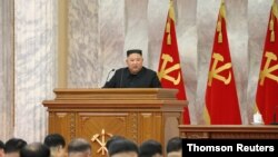 북한은 18일 노동당 본부청사에서 김정은 위원장이 주재한 가운데 당 중앙군사위원회 확대회의를 열었다고 조선중앙통신이 19일 보도했다. 