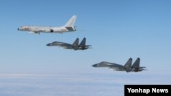 중국군 폭격기와 전투기 (자료사진)