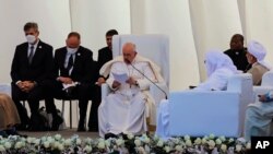 سخنرانی پاپ فرانسیس در یک مراسم گفتگوی بین ادیان در مکان باستانی اور در نزدیکی شهر ناصریه عراق - ۱۶ اسفند ۱۳۹۹