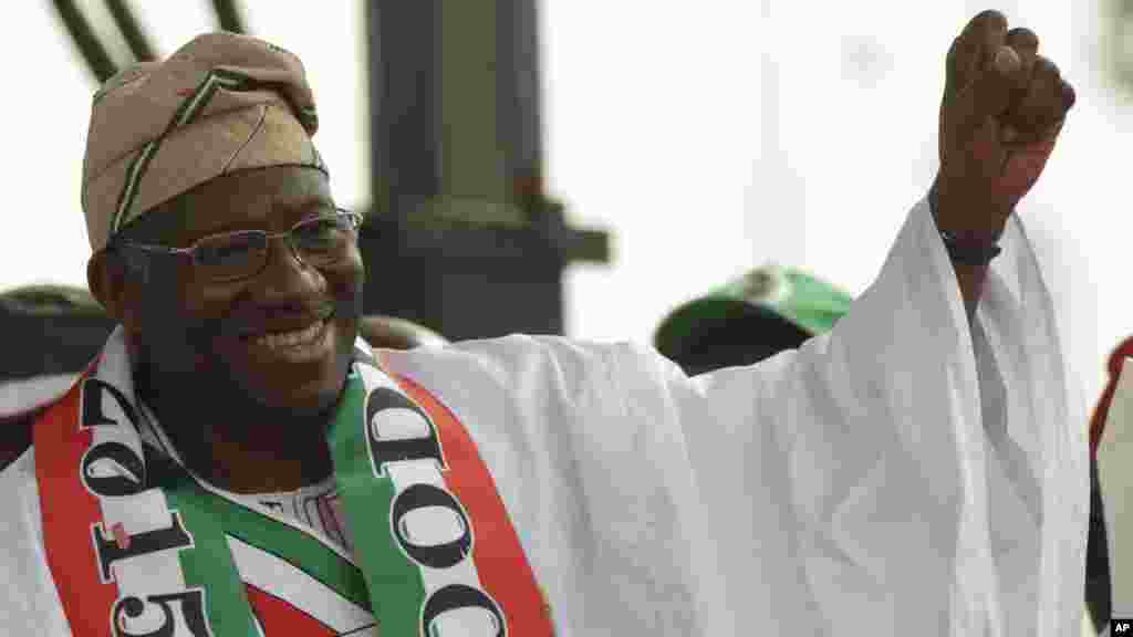 Shugaban Najeriya Goodluck Jonathan a Tafata Square, Janairu 8, 2014.