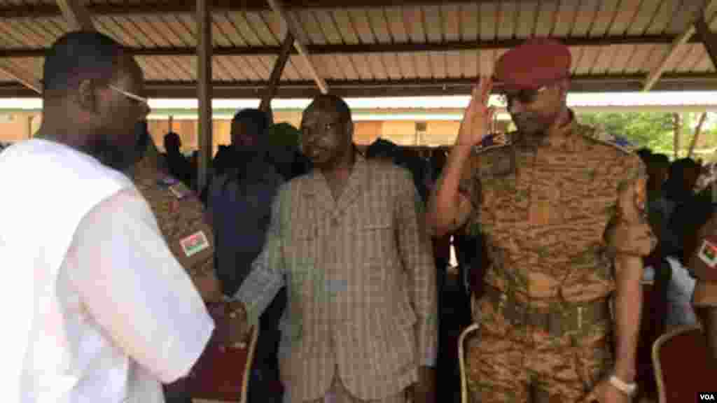 Janar Gilbert  a gefen dama yake bayani