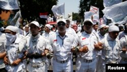 Members of hardline Islamic groups, including the Islamic Defenders Front, protest to show their displeasure over incoming Jakarta governor Basuki Tjahaja Purnama, who is an ethnic Chinese Christian, in Jakarta, Sept. 24, 2014.