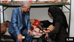 بازدید علی ربیعی از یک مرکز ترک اعتیاد زنان 