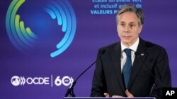 រដ្ឋមន្ត្រី​ការបរទេស​សហរដ្ឋ​អាមេរិក​លោក Antony Blinken ថ្លែង​ក្នុង​កិច្ចពិភាក្សា​បណ្តាញ Blue Dot នៅឯ​កិច្ចប្រជុំ​ក្រុមប្រឹក្សា​រដ្ឋមន្ត្រី​នៃ​អង្គការ​សហ​ប្រតិបត្តិការ​និង​អភិវឌ្ឍន៍ នៅ​ថ្ងៃទី៥ ខែតុលា ឆ្នាំ២០២១ នៅ​ទីក្រុង​ប៉ារីស ប្រទេស​បារាំង។