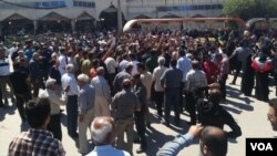 Hundreds of residents of Kazerun, Iran, joined a protest on May 16, 2018 to denounce a proposal by the southern city’s lawmaker to turn some of its outlying districts into a new city. 