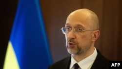 ইউক্রেনের প্রধানমন্ত্রী ডেনিস শিমিহাল সংবাদ সম্মেলনে ভাষণ দিচ্ছেন । ফেব্রয়ারি ২৩,২০২৫।