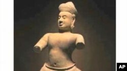 វត្ថុ​បុរាណ​នេះ​មាន​ទម្ងន់​ប្រហែល​២៥០​គីឡូក្រាម​និង​កម្ពស់​​ជាង​១,៥​ម៉ែត្រ។