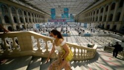 Vakcinacija protiv Kovida u velikom tržnom i izložbenom centru u Moskvi, 13. jula 2021.