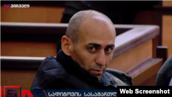 Həbsinə etiraz olaraq 70 gündür aclıq edən Əfqan Sadıqov noyabrın 28-də məhkəməyə əlil arabasında gətirilib