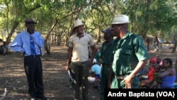 Junta Militar da Renamo. Mariano Nhongo, de gravata. 