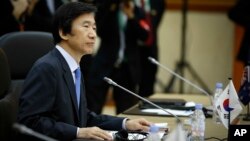 윤병세 한국 외교장관이 지난해 7월 브루나이에서 동아시아 외무장관회담에서 발언하고 있다. (자료사진)