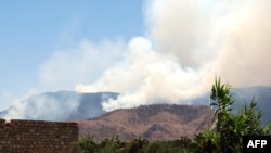 Smoke is seen billowing from the Mount Chaambi area during air strikes launched by Tunisian forces against Islamist militants near the Algerian border, August 2, 2013.