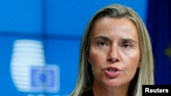 Kepala kebijakan luar negeri Uni Eropa yang baru dilantik, Federica Mogherini dari Italia, pada KTT Uni Eropa di Brussels (30/8).