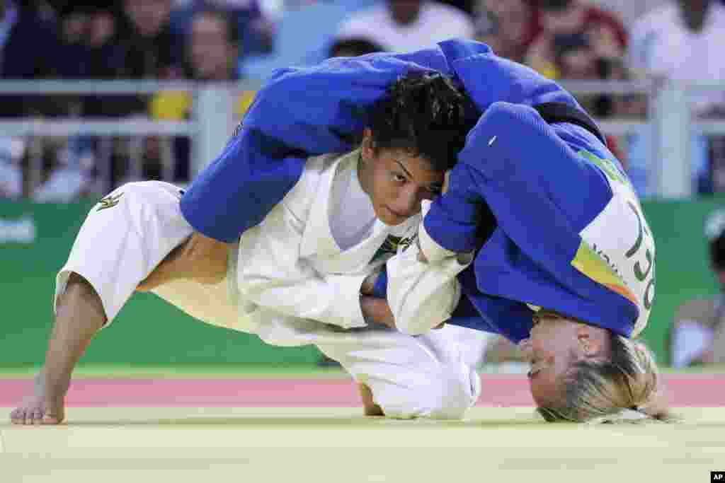 Brazil's Sarah Menezes, white, competes against Belgium's Charline Van Snick during the women's 48-kg judo competition at the 2016 Summer Olympics in Rio de Janeiro, Brazil, Aug. 6, 2016. 