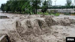عکس آرشیوی است عکس از سیل سال گذشته در ایران. 
