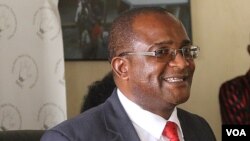 UMnu. Douglas Mwonzora uxoxa lentathelizindaba eHarare, May 4, 2021 (VOA/Columbus Mavhunga)