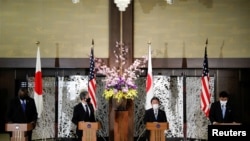 지난해 3월 도쿄에서 열린 미-일 외교·국방장관(2+2) 회담 참가자들이 공동회견을 하고 있다. 왼쪽부터 로이드 오스틴 미 국방장관, 토니 블링컨 국무장관, 모테기 도시미쓰 당시 일본 외무상, 기시 노부오 방위상.