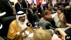 Khalid Al-Falih, Menteri Energi, Industri dan Sumber Daya Mineral Arab Saudi berbicara sebelum dimulainya pertemuan OPEC di kantor pusat mereka di Wina, Austria, Senin, 1 Juli 2019. (Foto: AP)