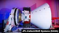 SPHEREx в лаборатории компании BAE Systems в Боулдере, штат Колорадо (снимок сделан в конце 2024 года)