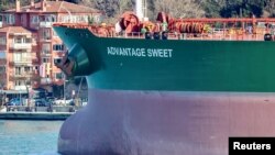 마셜제도 선적 유조선 '어드밴티지 스위트'호가 지난 2월 튀르키예 이스탄불 인근에 정박하고 있다. 