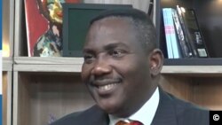 Godé Mpoy Kadima azali koyanola na mituna ya VOA Lingala