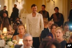 ພາບຕອນນຶ່ງຈາກຮູບເງົາເລື້ອງ "Smile ພາກທີ 2." ຂອງບໍລິສັດ ພາຣາເມົ້າ ພິກເຊີຣສ໌ (Paramount Pictures via AP)