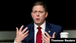 스티븐 선드 전 미 의회 경찰국장이 23일 상원 청문회에서 증언하고 있다. 