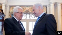 Isroil bosh vaziri Benyamin Netanyaxu (o'ngda) va Falastin prezidenti Mahmud Abbos Vashingtonda, 2-sentabr, 2010-yil
