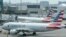 Des avions d'American Airlines sur le tarmac à l'aéroport international de Boston, dans le Massachusetts, le 21 juillet 2021.