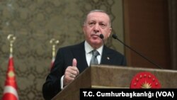 រូបឯកសារ៖ ប្រធានាធិបតីតួកគីលោក Recep Tayyip Erdogan ចូលរួមក្នុងវេទិកាមួយនៅវិមានប្រធានាធិបតីក្នុងប្រទេសតួកគី។ 