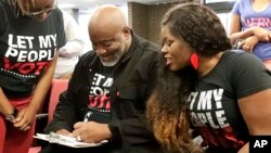 Florida shtatida sobiq mahkumlarning ovoz berish huquqini tiklash harakati vakillari. 8-yanvar, 2019. 