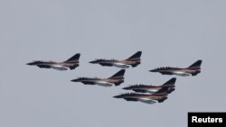 증국 J-10 전투기 시범 비행 편대 (자료사진)