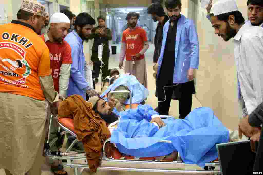 شماری از زخمیان رویداد گروگان‌گیری قطار مسافربری در ایالت بلوچستان پاکستان به شفاخانه‌های کویته انتقال داده شدند.