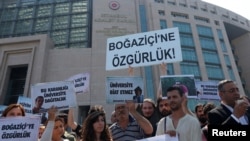 Protesters demonstrate outside a court as they demand the release of 14 college students who are on trial for opposing Turkey's incursion in northern Syria against the Kurdish YPG militia in Istanbul, Turkey, June 6, 2018. The top banner reads: "Freedom to Bogazici," or Bosphorus University.