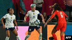 Megan Rapino, napadačica Amerike, u duelu sa Portugalijom u poslednjem kolu grupne faze Svetskog prvenstva (Foto: AFP/Saeed Khan)