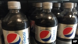 آسپارتام در نوشابه‌های رژیمی پپسی، کوکاکولاهای رژیمی و برخی آدامس‌ها استفاده می‌شود