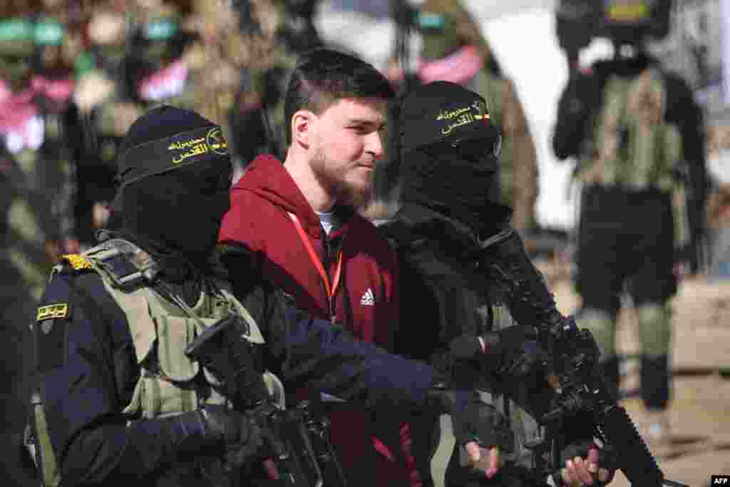 دونالد ترمپ، رییس جمهور امریکا پیش از این پیشنهاد کرده بود که اگر گروگان&zwnj;ها تا روز شنبه آزاد نشوند، توافق آتش&zwnj;بس لغو شود