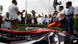 Pakistani journalists take part in a demonstration to denounce rampant censorship, in Islamabad, Pakistan, July 16, 2019. 