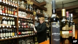 Tbilisidagi vino do'koni sohibasi Nana Mageladze 