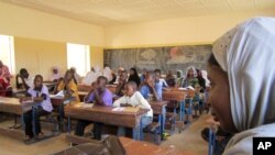 Dans une école à Douentza, Mali, le 27 septembre 2012. 