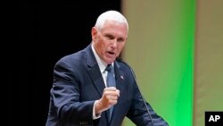 Mantan Wakil Presiden AS Mike Pence menyampaikan pidato dalam sebuah acara di Utah Valley University pada 20 September 2022. (Foto: AP/Rick Bowmer)