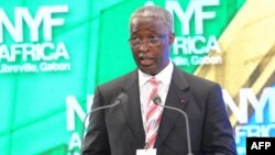 M. Ndong Sima, 68 ans, avait été chef du gouvernement d'Ali Bongo de 2012 à 2014 mais s'était éloigné du pouvoir qu'il accusait depuis de mauvaise gouvernance.