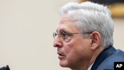 미국 워싱턴 D.C. 의회의사당에서 열린 하원 법사위 청문회에서 증언하는 메릭 갈랜드 법무장관 (자료사진)