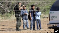 Rekonstrukcija aviona prikazana tokom prezentacije konačnog izveštaja o uzroku pada malezijskog aviona na liniji MH17, koji se srušio na jugoistoku Ukrajine u julu prošle godine. Gilze Rijen, Holandija, 13. oktobta, 2015.