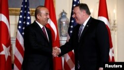 U.S. Secretary of State Mike Pompeo shakes hands with Turkish Foreign Minister Mevlut Cavusoglu at the State Department in Washington, June 4, 2018. 
