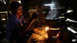 A local villager cooks dinner in Ta Thorng village, in Koh Kong province, some 140 kilometers (87 miles) west of Phnom Penh, file photo. 