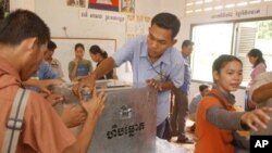 ក្នុង​ការបោះឆ្នោត​នៅ​ថ្ងៃ​អាទិត្យ ​ទី​២៨​ខែ​កក្កដា​ឆ្នាំ​២០១៣​នេះ មាន​ការចូលរួម​ដោយ​​គណបក្ស​​នយោបាយ​​ចំនួន​​ប្រាំបី​។