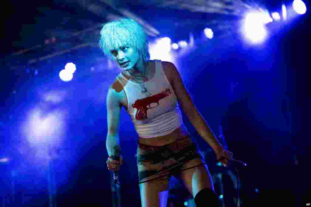 영국에서 열린 리딩뮤직페스티벌에서 &#39;밀키웨이 오브 워가즘&#39;이 공연하고 있다.