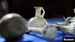 Beberapa artefak curian dari Irak yang berusaha diselundupkan (foto: ilustrasi). 